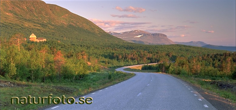 Nordkalottv�gen e10, tornetr�sk station kaisepakte lappland  
