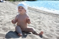 baby på stranden