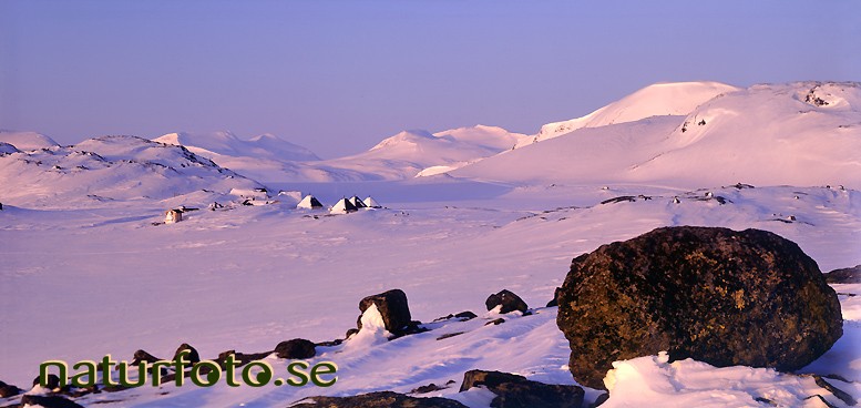 Stenblock vid stugorna, sjangeli, lappland  