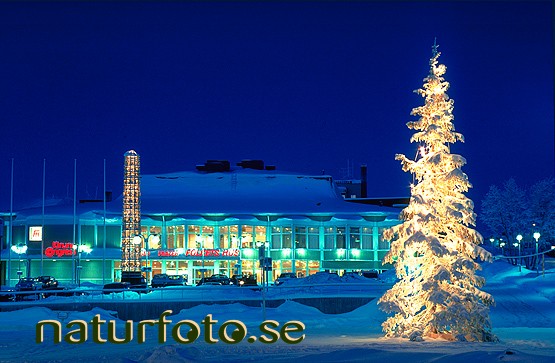 Folkets hus och julgran, kiruna, lappland  