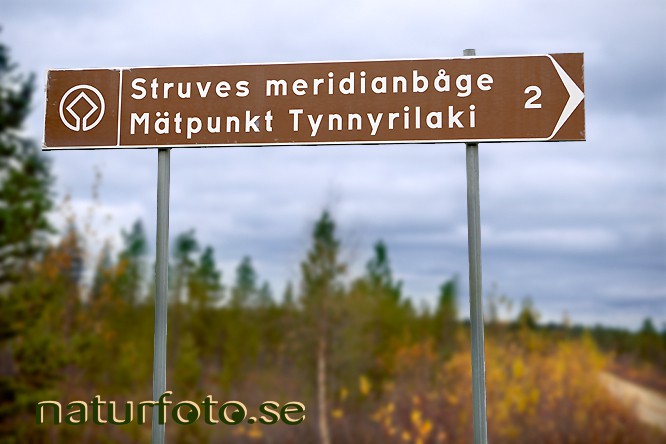 V�gskylt, struves meridianb�ge, m�tpunkt tynnyrilaki, pingisvaara,paittasj�rvi, karesuando, lappland  