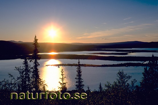 Midnattssol, holmen jukkasj�rvi torne�lven lappland  